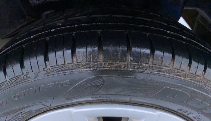 2015 Hyundai Eon MAGNA PLUS, Petrol, Manual, 26,166 km, Left Rear Tyre Tread