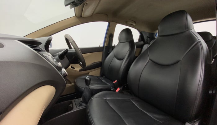 2015 Hyundai Eon MAGNA PLUS, Petrol, Manual, 26,166 km, Right Side Front Door Cabin View
