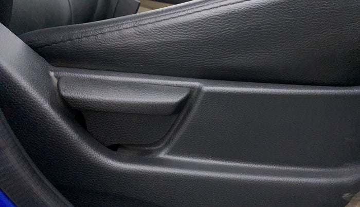 2015 Hyundai Eon MAGNA PLUS, Petrol, Manual, 26,166 km, Driver Side Adjustment Panel