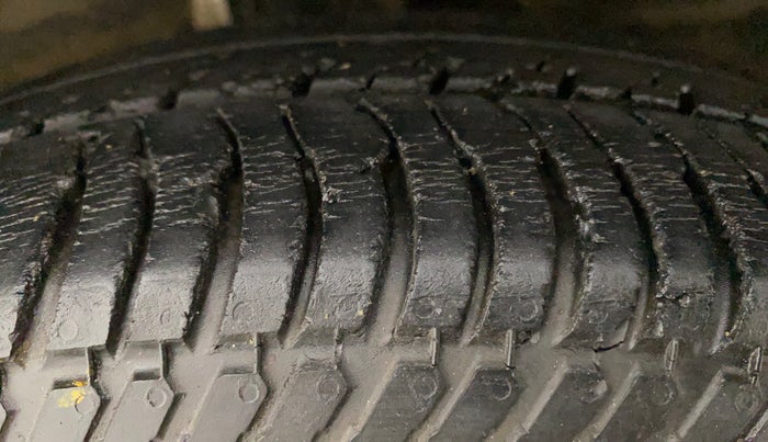 2012 Maruti Swift VDI, Diesel, Manual, 66,940 km, Left Front Tyre Tread