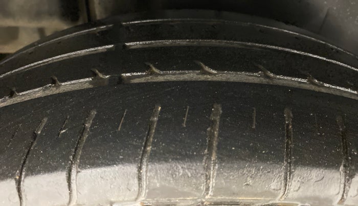 2015 Maruti Ciaz VXI PLUS, Petrol, Manual, 43,288 km, Right Rear Tyre Tread