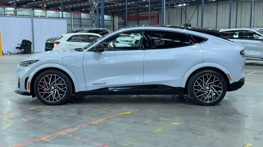 2023 Ford Mustang Mach-e Gt, Automatic, 15474 km, Left Side View