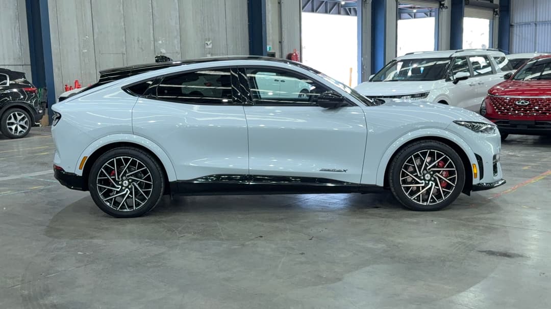 2023 Ford Mustang Mach-e Gt, Automatic, 15474 km, Right Side View