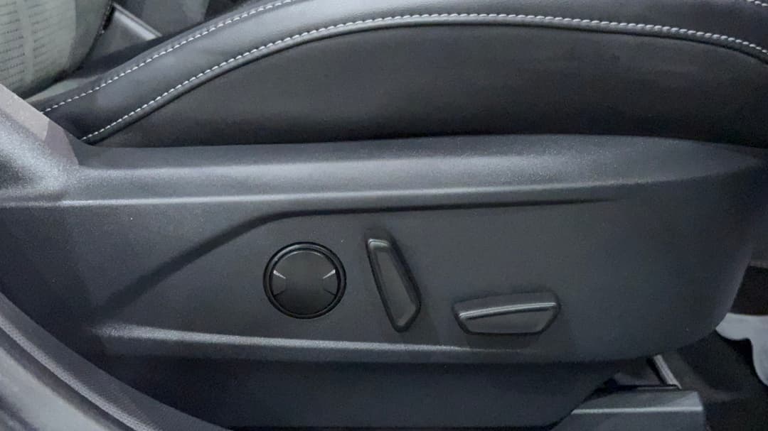 2023 Ford Mustang Mach-e Gt, Automatic, 15474 km, Drivers Side Adjustment Panel