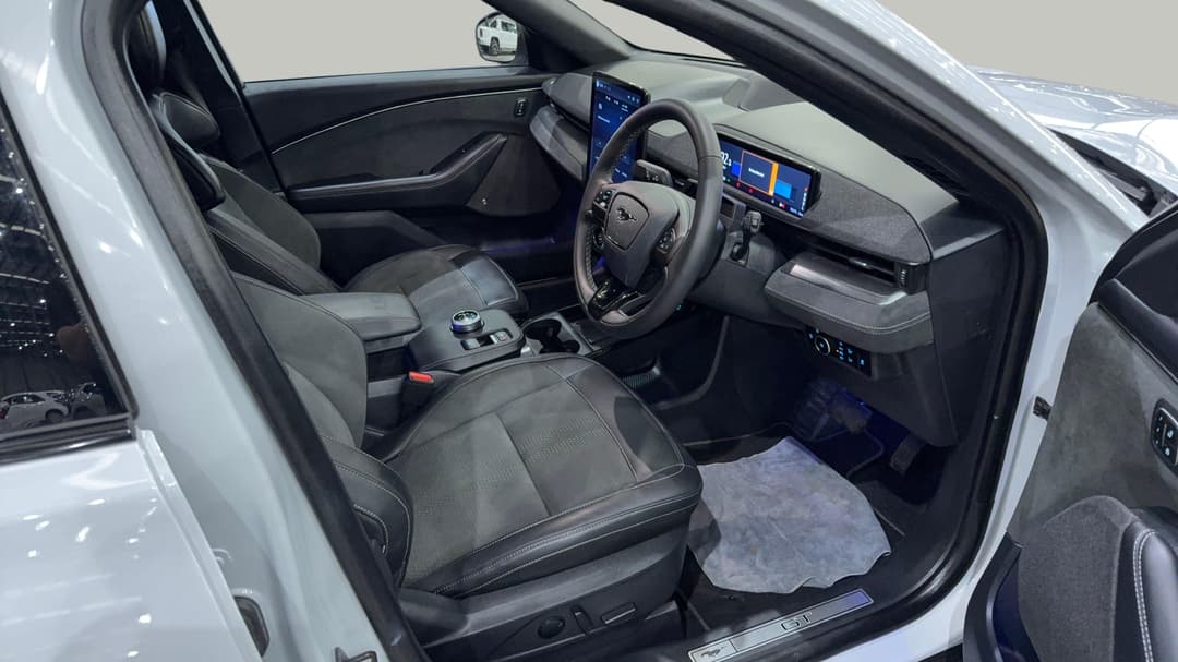 2023 Ford Mustang Mach-e Gt, Automatic, 15474 km, Right Side Front Door Cabin View