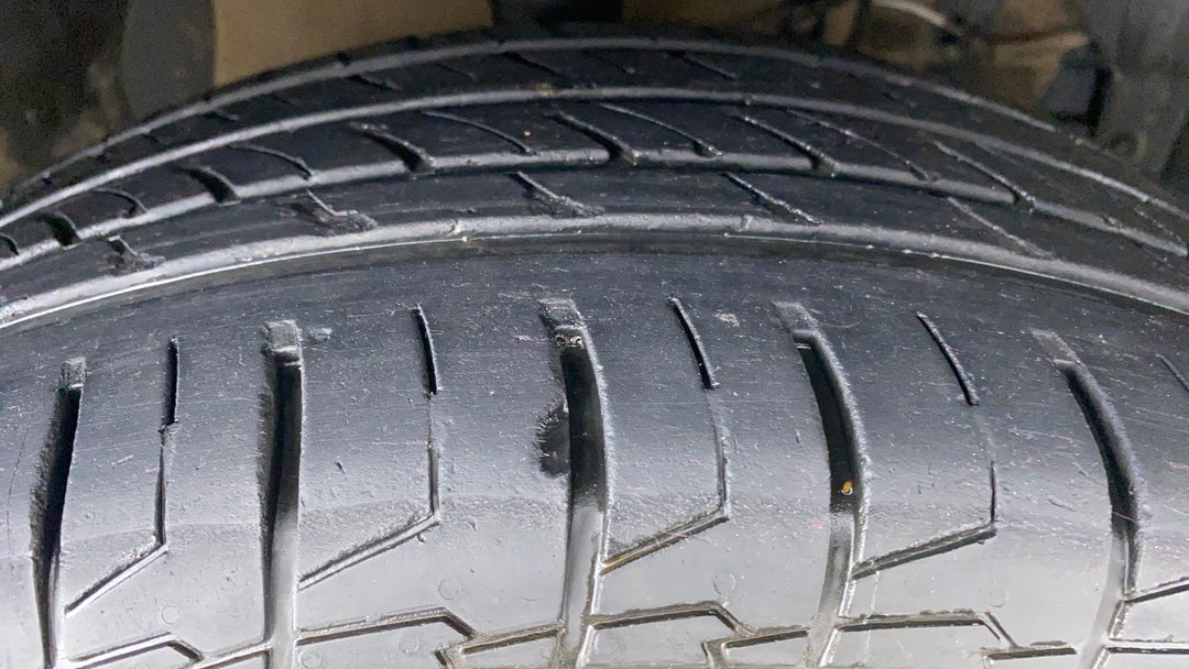Right Front Tyre Tread