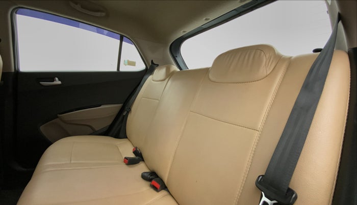 2017 Hyundai Grand i10 SPORTZ O 1.2, Petrol, Manual, 36,356 km, Right Side Rear Door Cabin