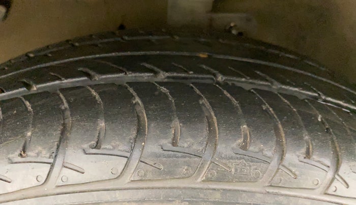 2014 Maruti Celerio VXI AMT, Petrol, Automatic, 87,173 km, Left Front Tyre Tread