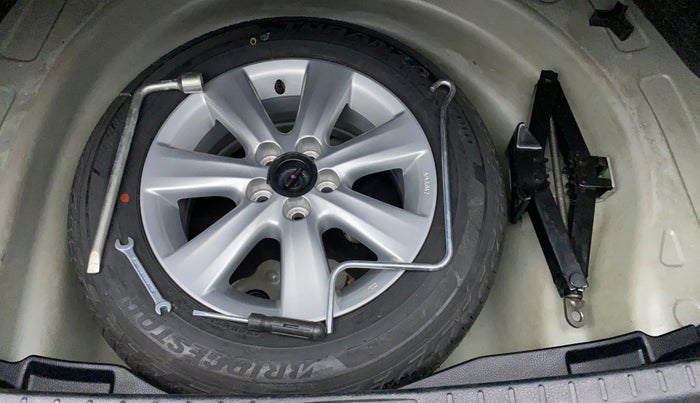 2016 Toyota Corolla Altis G, Petrol, Manual, 80,498 km, Spare Tyre