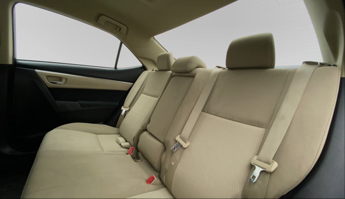 2016 Toyota Corolla Altis G, Petrol, Manual, 80,498 km, Right Side Rear Door Cabin