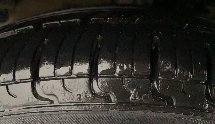 2015 Hyundai i10 MAGNA 1.1, Petrol, Manual, 37,446 km, Left Front Tyre Tread