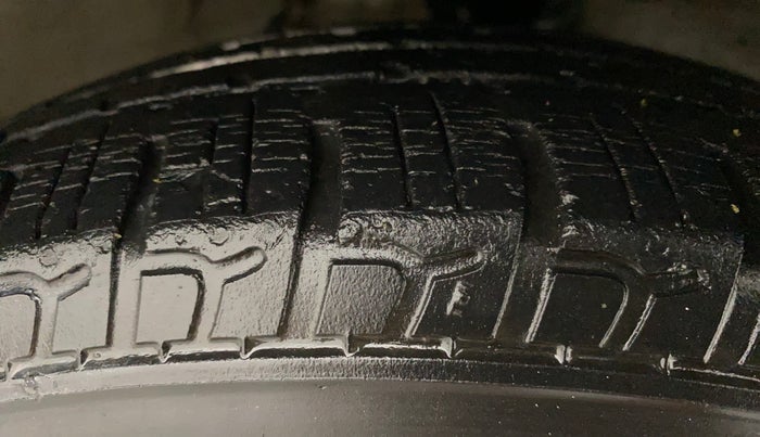 2015 Hyundai i10 MAGNA 1.1, Petrol, Manual, 37,446 km, Right Front Tyre Tread