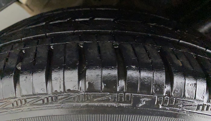 2014 Hyundai Xcent S 1.2 OPT, Petrol, Manual, 33,871 km, Right Rear Tyre Tread