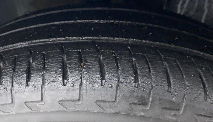 2017 Maruti IGNIS DELTA 1.2 AMT, Petrol, Automatic, 58,951 km, Right Front Tyre Tread