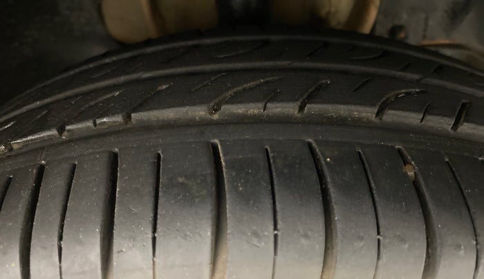 2017 Tata Tiago XT 1.2 REVOTRON, Petrol, Manual, 60,755 km, Right Front Tyre Tread