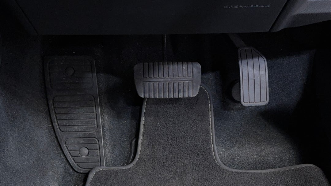 2019 Subaru Forester 2.5i (AWD), Automatic, 93260 km, Pedals and Footmat