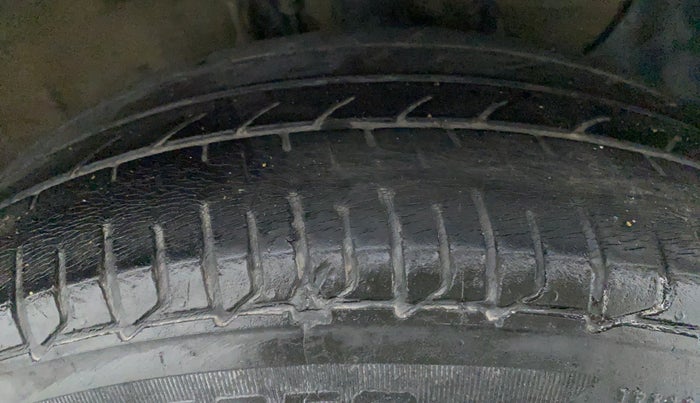 2015 Hyundai Elite i20 SPORTZ 1.2, Petrol, Manual, 40,698 km, Right Front Tyre Tread