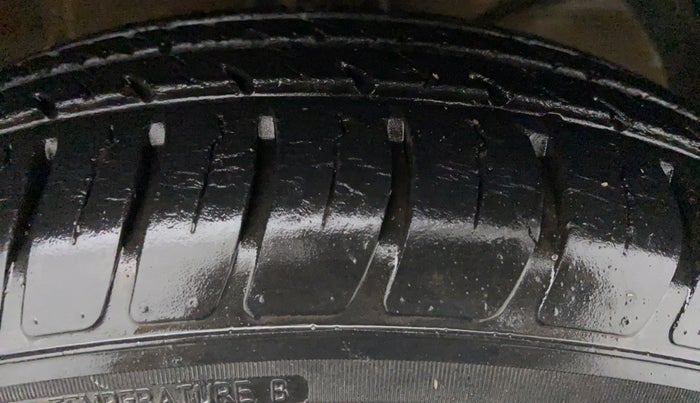 2018 Maruti Swift LXI, Petrol, Manual, 11,201 km, Right Front Tyre Tread