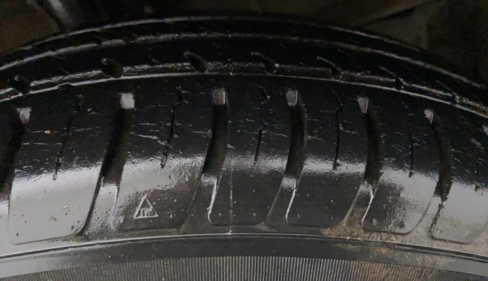 2018 Maruti Swift LXI, Petrol, Manual, 11,201 km, Left Front Tyre Tread