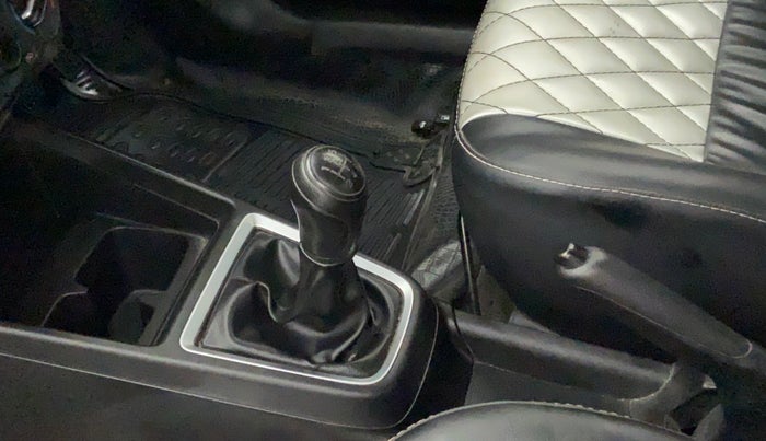 2018 Maruti Swift LXI, Petrol, Manual, 11,201 km, Gear lever - Knob has minor damage