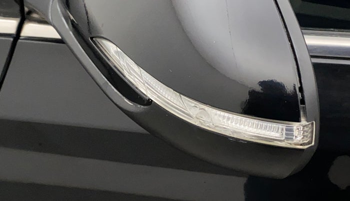 2019 Hyundai Verna 1.6 SX (O) CRDI MT, Diesel, Manual, 72,068 km, Left rear-view mirror - Indicator light has minor damage