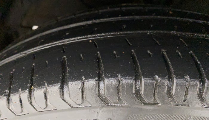 2018 Maruti Dzire VXI AMT, Petrol, Automatic, 49,929 km, Left Front Tyre Tread
