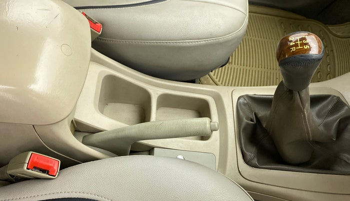 2014 Toyota Innova 2.5 GX 8 STR BS IV, Diesel, Manual, 41,457 km, Gear Lever