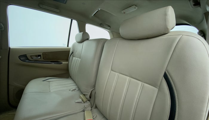 2014 Toyota Innova 2.5 GX 8 STR BS IV, Diesel, Manual, 41,457 km, Right Side Rear Door Cabin