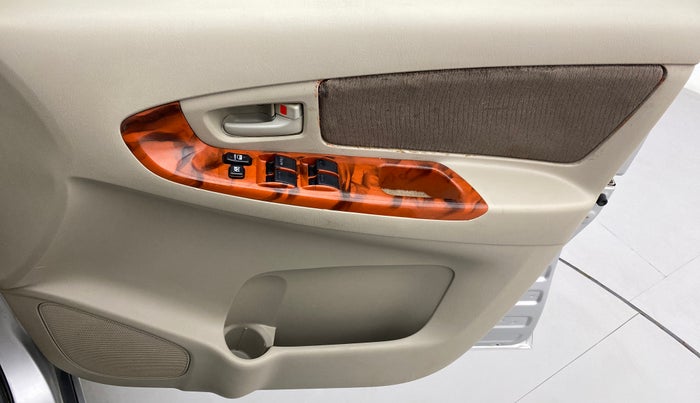 2014 Toyota Innova 2.5 GX 8 STR BS IV, Diesel, Manual, 41,457 km, Driver Side Door Panels Control