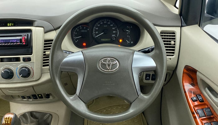 2014 Toyota Innova 2.5 GX 8 STR BS IV, Diesel, Manual, 41,457 km, Steering Wheel Close Up