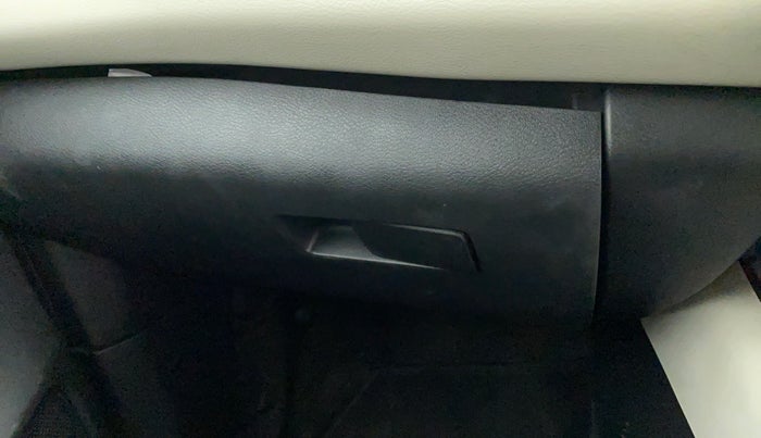 2021 Nissan MAGNITE XL Turbo CVT, Petrol, Automatic, 23,047 km, Dashboard - Glove box cover not functional