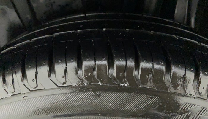 2021 Maruti XL6 ZETA SHVS, Petrol, Manual, 3,828 km, Left Rear Tyre Tread