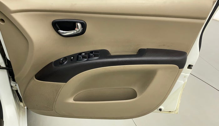 2012 Hyundai i10 SPORTZ 1.2, CNG, Manual, 72,107 km, Driver Side Door Panels Control
