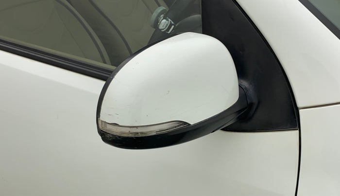 2012 Hyundai i10 SPORTZ 1.2, CNG, Manual, 72,107 km, Right rear-view mirror - Indicator light has minor damage
