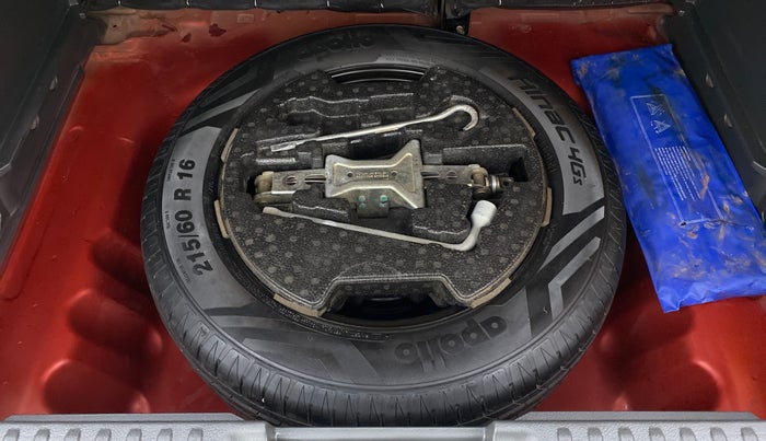 2016 Maruti Vitara Brezza ZDI PLUS DUAL TONE, Diesel, Manual, 1,50,258 km, Spare Tyre