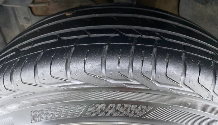 2016 Maruti Vitara Brezza ZDI PLUS DUAL TONE, Diesel, Manual, 1,50,258 km, Left Front Tyre Tread