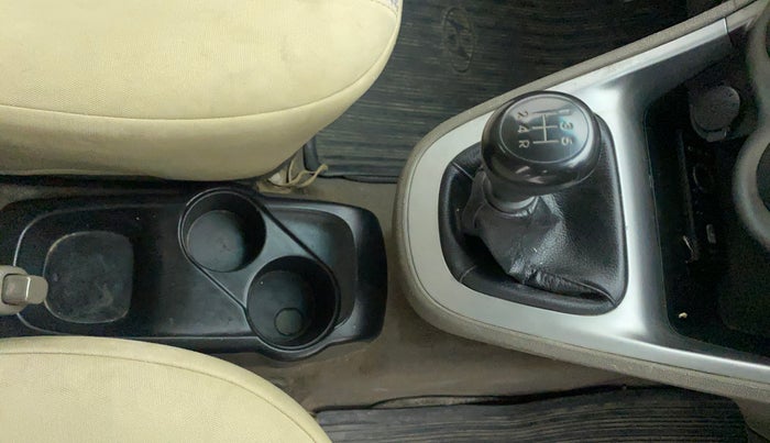 2011 Hyundai i10 MAGNA 1.2, Petrol, Manual, 1,02,475 km, Gear Lever