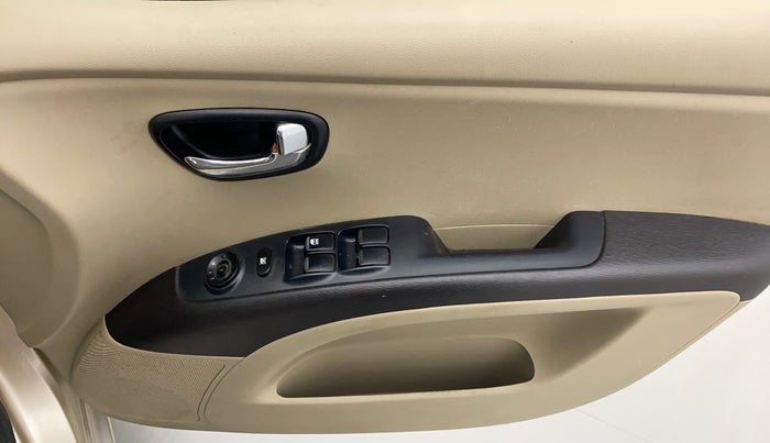 2011 Hyundai i10 MAGNA 1.2, Petrol, Manual, 1,02,475 km, Driver Side Door Panels Control