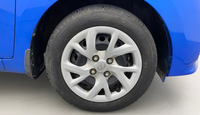 2017 Hyundai Grand i10 SPORTZ 1.2 KAPPA VTVT, Petrol, Manual, 13,705 km, Right Front Wheel