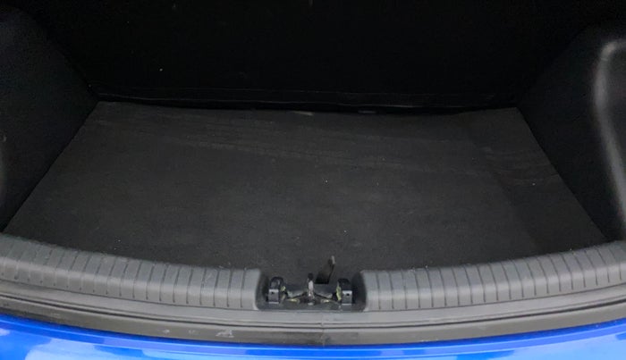 2017 Hyundai Grand i10 SPORTZ 1.2 KAPPA VTVT, Petrol, Manual, 13,705 km, Boot Inside