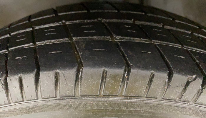 2013 Maruti Alto 800 LXI, Petrol, Manual, 67,676 km, Left Front Tyre Tread