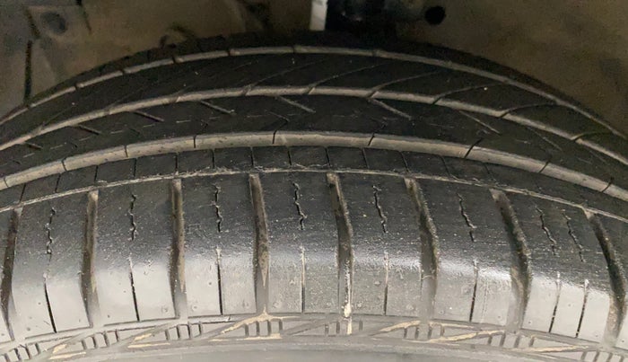 2014 Maruti Swift ZXI, Petrol, Manual, 81,344 km, Left Front Tyre Tread