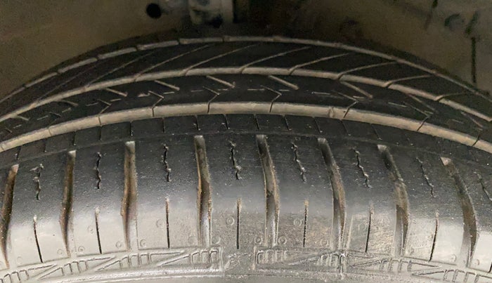 2014 Maruti Swift ZXI, Petrol, Manual, 81,344 km, Right Front Tyre Tread