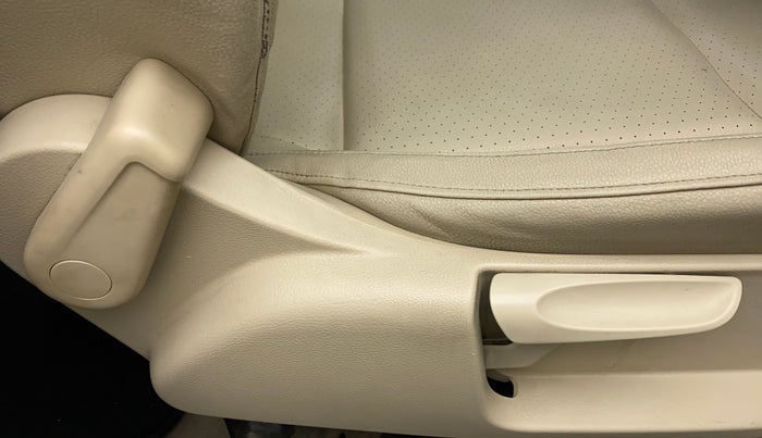 2015 Volkswagen Vento HIGHLINE 1.6 MPI, Petrol, Manual, 1,07,722 km, Driver Side Adjustment Panel
