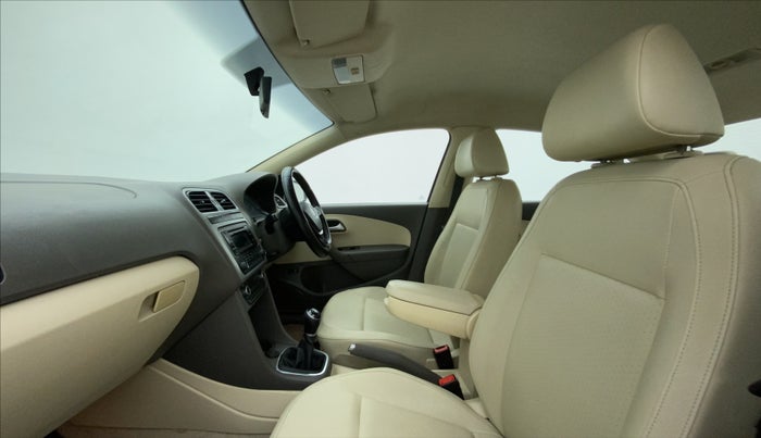 2015 Volkswagen Vento HIGHLINE 1.6 MPI, Petrol, Manual, 1,07,570 km, Right Side Front Door Cabin