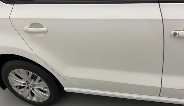 2015 Volkswagen Vento HIGHLINE 1.6 MPI, Petrol, Manual, 1,07,722 km, Right rear door - Minor scratches