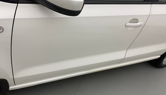 2015 Volkswagen Vento HIGHLINE 1.6 MPI, Petrol, Manual, 1,07,722 km, Front passenger door - Minor scratches