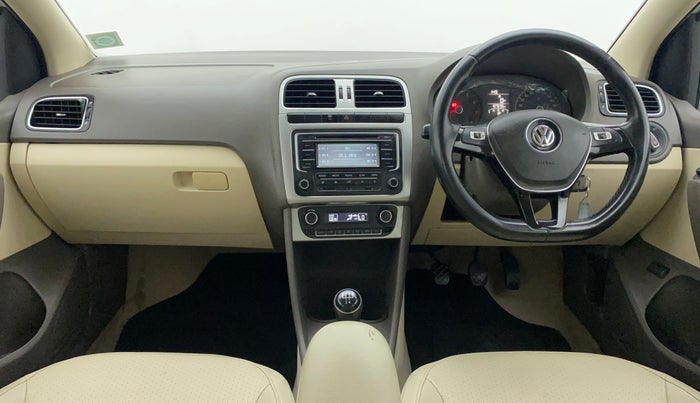 2015 Volkswagen Vento HIGHLINE 1.6 MPI, Petrol, Manual, 1,07,722 km, Dashboard