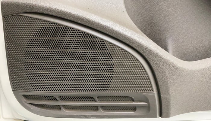 2015 Volkswagen Vento HIGHLINE 1.6 MPI, Petrol, Manual, 1,07,570 km, Speaker