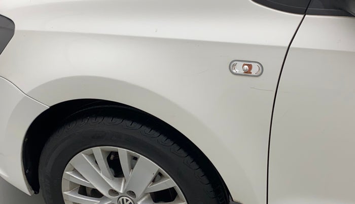 2015 Volkswagen Vento HIGHLINE 1.6 MPI, Petrol, Manual, 1,07,570 km, Left fender - Minor scratches